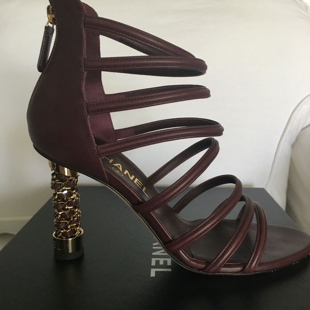 CHANEL sandals with chain link heel.  Size 8 - Picture 10 of 12